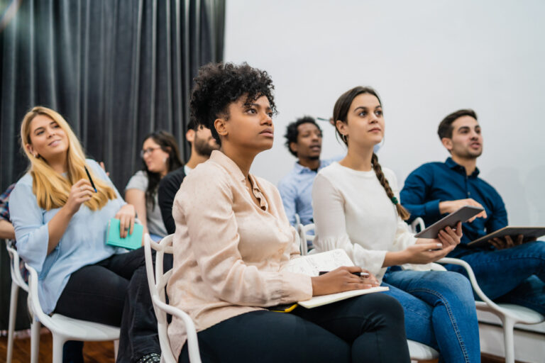 Assembleia ordinária e extraordinária: significado, diferenças e quando convocar cada uma