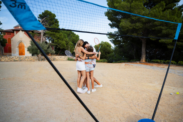 Como encontrar aulas de beach tennis: academias, professores e preços
