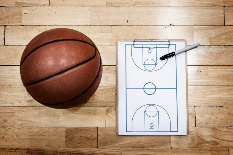 Piso para quadra de basquete: madeira, vinílico, modular ou emborrachado?